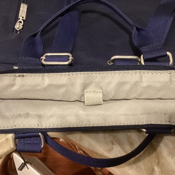 baggallini Jessica Navy Blue Convertible Tote Backpack New With Defects main image 5